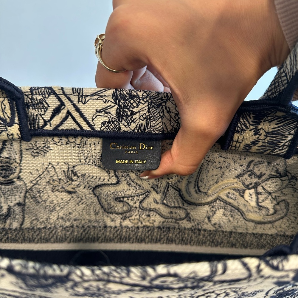 Navy Dior book  Tote !!💙 - Picture 3 of 10